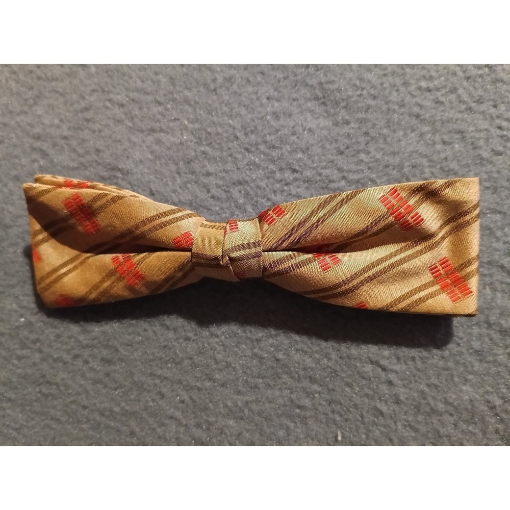 Wembley Men's Brown Clip-On Bow Tie Red Pattern Classic Style
